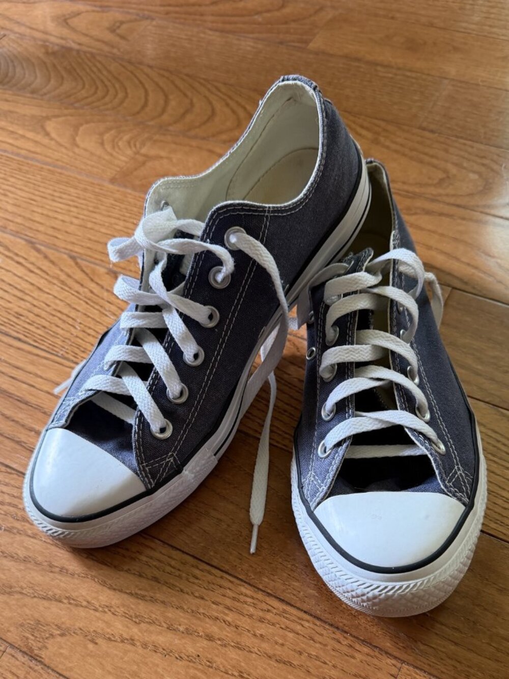 Converse Chuck Taylor All-Star Low Cut Navy Sneakers - Size 10 W / 8 M